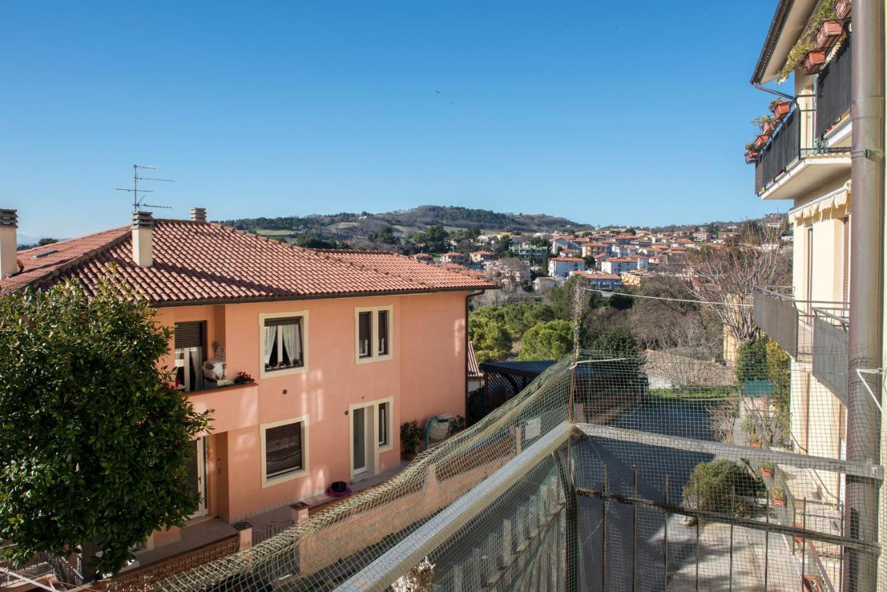 S34 - Sirolo, quadrilocale in centro arredato con gusto Esterno foto